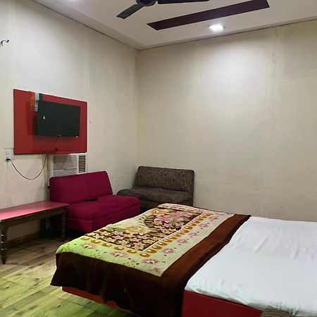 Hotel Skylark Amritsar Buitenkant foto