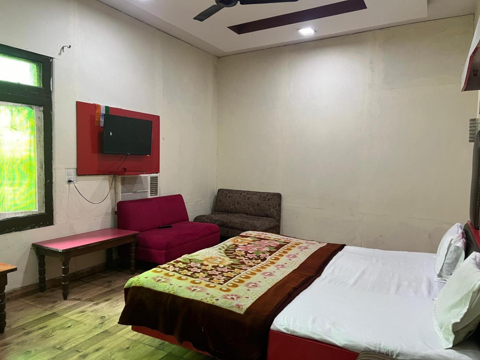 Hotel Skylark Amritsar Buitenkant foto